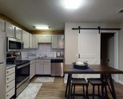 1 Bedroom 1BA 300 ft Pet-Friendly Apartment For Rent in Shelbyville, TN