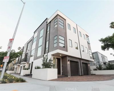 2 Bedroom 4BA 1569 ft Condo For Rent in Hollywood, CA