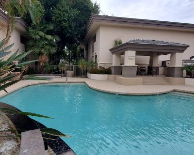 1 Bedroom 1BA 900 ft Furnished Pet-Friendly Condo For Rent in Phoenix, AZ