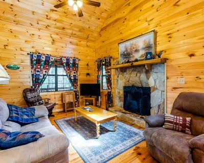 2 Bedroom 3BA Pet-Friendly Cabin Vacation Rental in Sugar Maple, Mineral Bluff, GA