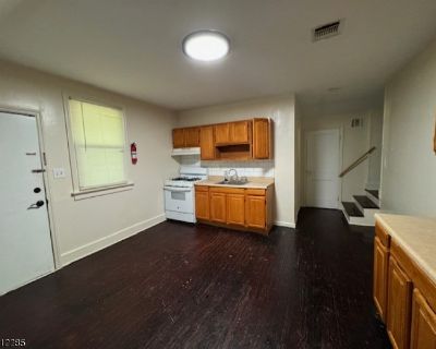 2 Bedroom 1BA Apartment For Rent in Hampton, NJ