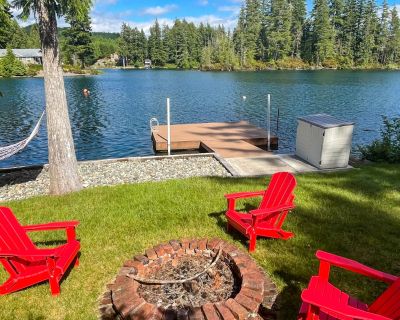 3 Bedroom 1.5BA Escape Vacation Rental in The Lakefront Treehouse, Shelton, WA
