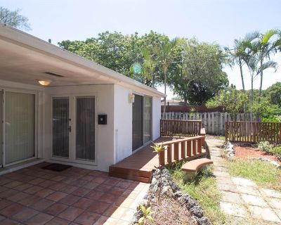 1 Bedroom 2BA 600 ft Apartment For Rent in Pompano Beach, FL