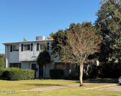 3 Bedroom 1BA 600 ft Apartment For Rent in Bay St. Louis, MS