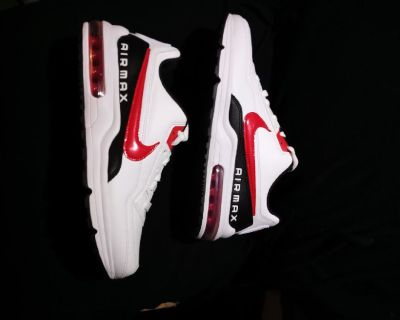 NEW NIKE AIRMAX MEN'S SIZE 9