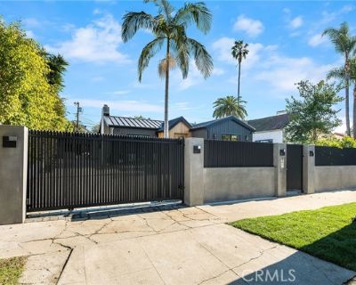 La Jolla Avenue. A Gorgeous Complete Remodel, this significant Gated Property is a dream home. Fully furnished, with impossibly beautiful architectural details found throughout this three bedroom, five bathroom home. 12-year lease, with short-term options open for discussion.. 3 Bedroom. 5 Bathroom. 1821 ft . Furnished