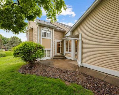 2 Bedroom 2BA 1939 ft Townhouse For Sale in WOODBURY, MN