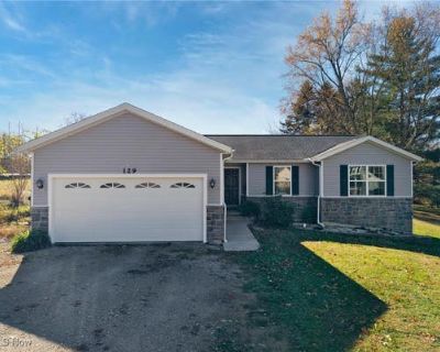 3 Bedroom 3BA 1387 ft Single Family Home For Sale in WOODSFIELD, OH
