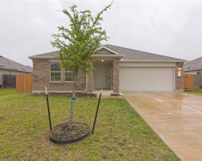 108 Pumpkin DR. Spacious single-level home boasting an open floorplan, connecting kitchen with quartz counters, stainless appliances, and pantry to the welcoming family room. Master suite offers a dual vanity, separate tub/shower, and expansive walk-in closet with custom built-ins. Additional bedrooms are thoughtfully set apart. Enjoy outdoor living in the backyard with a covered patio. Communi...