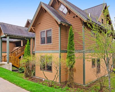 Avg / night: $272. Charming & spacious two-story townhome with balcony - close to Okemo | Located in Proctorsville, VT | 4.32 Stars | 3 Bed, 3.5 Bath | No Pets. No pets. Max 9 guests. This beautiful Cavendish townhome features updated furnishings and is located close to everything Okemo and Ludlow have to offer. This rental showcases a spacious kitchen with granite countertops and stainless ste...