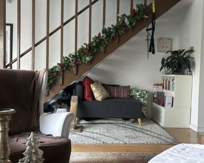 Total rooms: 2. Deposit: $1,550.00 * Utilities included?: Some * Fees apply?: No. References are not required. No preference. Non-smoking. Couples are welcome. Furnishings: Furnished * Parking: Yes * Garage: No * Yard/patio: Yes * Balcony/roof terrace: Yes * Disabled access: No * Living room: shared * Broadband included: No. Availability Available Now Minimum term None Maximum term None. 2 stor...