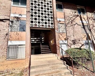 546 Wilson Bridge C Dr Unit 6747. All Utilities Included! Beautifully renovated 1-bedroom, 1-bath condo in prime location. This move-in ready unit features fresh paint, open-concept living and dining areas, and a spacious layout that flows seamlessly to a private balcony - perfect for relaxing or entertaining. Enjoy plenty of storage space, permit parking, and on-site laundry for your convenien...