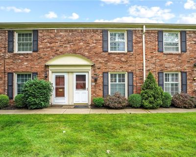 2 Bedroom 1BA 986 ft Condo For Sale in Akron, OH