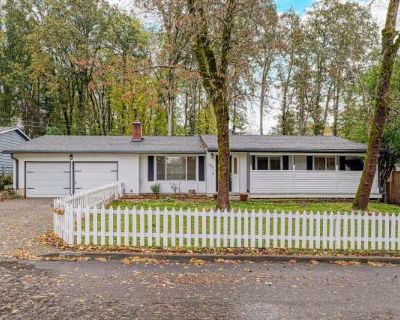 Updated 3Bed/2Bath w/ Bonus Room Plus Lake Oswego Schools!. image_url. In unit laundry Patio / balcony Pet friendly Garage Recently renovated Stainless steel Unit Amenities air conditioning fireplace in unit laundry patio / balcony recently renovated stainless steel Property Amenities pet friendly game room on-site laundry parking garage cats allowed dogs allowed. Pets allowed. 3 Bedroom. 2 Bat...