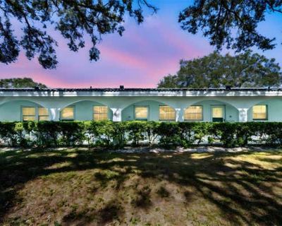 1 Bedroom 1BA 985 ft Condominium For Sale in SEMINOLE, FL