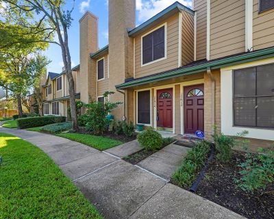 2 Bedroom 2BA 1350 ft Townhouse For Sale in Houston, TX