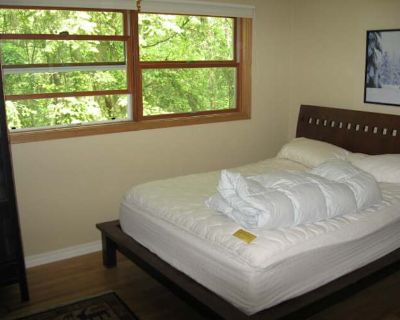 Private room with own bathroom in a House with 1 roomie, Portland, OR 97219