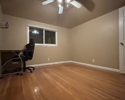 Deposit: $1,500.00 * Utilities included?: No * Fees apply?: No. References are not required. Non-smoking. Furnishings: Furnished * Disabled access: * Living room: shared. Availability Available Now Minimum term 1 month Maximum term None. Single bedroom available in a spacious bedroom home, located in West Dublin. Room includes access to full bathroom and the rest of the common areas in the hous...