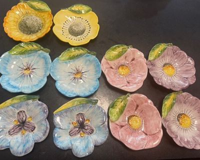 Twelve Italian Majolica Faience Earthenware Decorative Pottery Ceramic Dishes