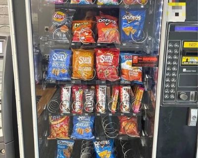Automatic Products AP Glass Front Snack Vending Machine For Sale in Massachusetts!