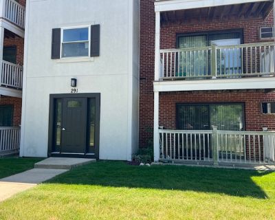 2 Bedroom 1BA 890 ft Condo For Sale in Aurora, IL
