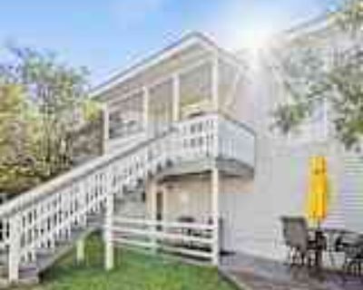 1 Bedroom 1BA 658 ft² Apartment For Rent in Galveston, TX 2108 56th St unit UP