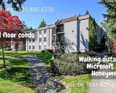 3 Bedroom 1.5BA 1065 ft Furnished Pet-Friendly Apartment For Rent in Bellevue, WA