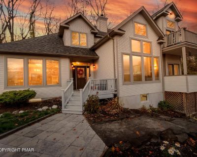 3 Bedroom 3BA 2723 ft Single Family House For Sale in Mount Bethel, PA