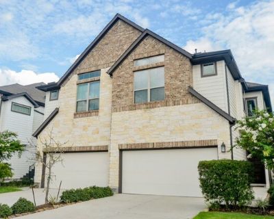 1555 Rustling Creek Dr. REDUCED!! Spotless, spacious, and ready for you to move in and call it home...ALL appliances included. This 2021 Chesmar Townhome features 3 bedrooms, 2.5 baths, open first floor plan with a nicely flowing kitchen, dining, and family room enjoying a generous flow of natural light from the huge windows, light paint, tall ceilings, and plenty of wall space for your art/dec...