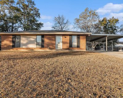 3 Bedroom 1BA 1025 ft Single Family House For Sale in Clanton, AL