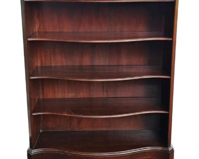 Mid-20th Century Federal Style Solid Mahogany Medium Size Serpentine Bookcase