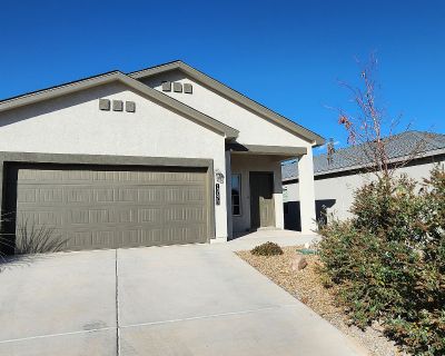 3 Bedroom 2BA 1519 ft Single Family Home For Rent in Albuquerque, NM