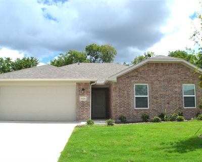 3 Bedroom 2BA 1492 ft Single Family House For Rent in Sherman, TX