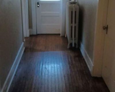 Natasha Shellhouse (Has an Apartment). Room in the 2 Bedroom 1BA Pet-Friendly Apartment For Rent in Louisville, KY