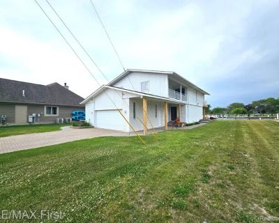 Huron Pointe Dr, Harrison Township, Home For Rent