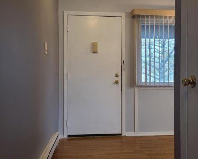 2 Bedroom 2BA Condo For Sale in Manalapan Twp., NJ