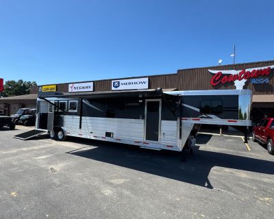 2026 Lakota Trailers 8415 Four-Horse Charger Side-Load Trailer Gooseneck Trailers Cuba, MO