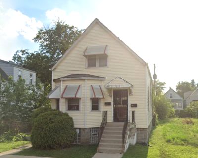 4 Bedroom 3BA 1700 ft Single Family House For Sale in Chicago, IL