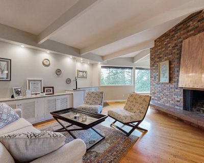 4 Bedroom 2.5BA House Vacation Rental in Salem Vista Escape, Salem, OR