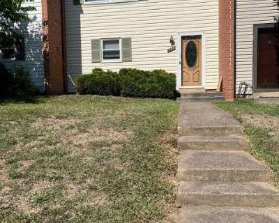 3 Bedroom 2.5BA 1280 ft Pet-Friendly Townhouse For Rent in Leesburg, VA