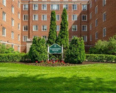 2 Bedroom 2BA 1276 ft Condo For Sale in Shaker Heights, OH