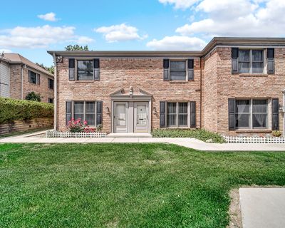 2 Bedroom 1BA 1000 ft Condo For Sale in Hoffman Estates, IL