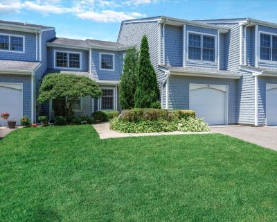 3 Bedroom 2BA 2030 ft Condo For Sale in Kings Park, NY