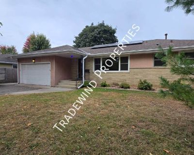3 Bedroom 2BA 1664 ft Pet-Friendly Single-family home For Rent in Crystal, MN