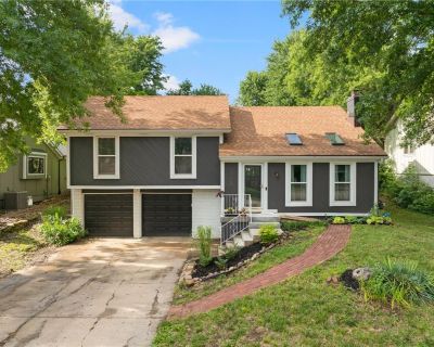 3 Bedroom 2BA 1392 ft Single Family House For Sale in Merriam, KS