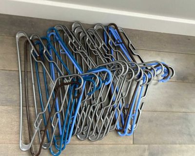 21 plastic hangers