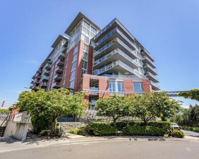 Luxurious 1-Bedroom Condo in Prestigious Bayview