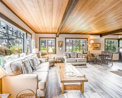 2 Bedroom 1.5BA Pet-Friendly House Vacation Rental in Historic Haystack Cabin, Cannon...