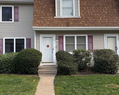 2 Bedroom 1BA 1408 ft Condo For Sale in Wallingford, CT