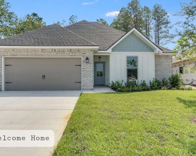 3 Bedroom 2BA 1625 ft Pet-Friendly House For Rent in Freeport, FL